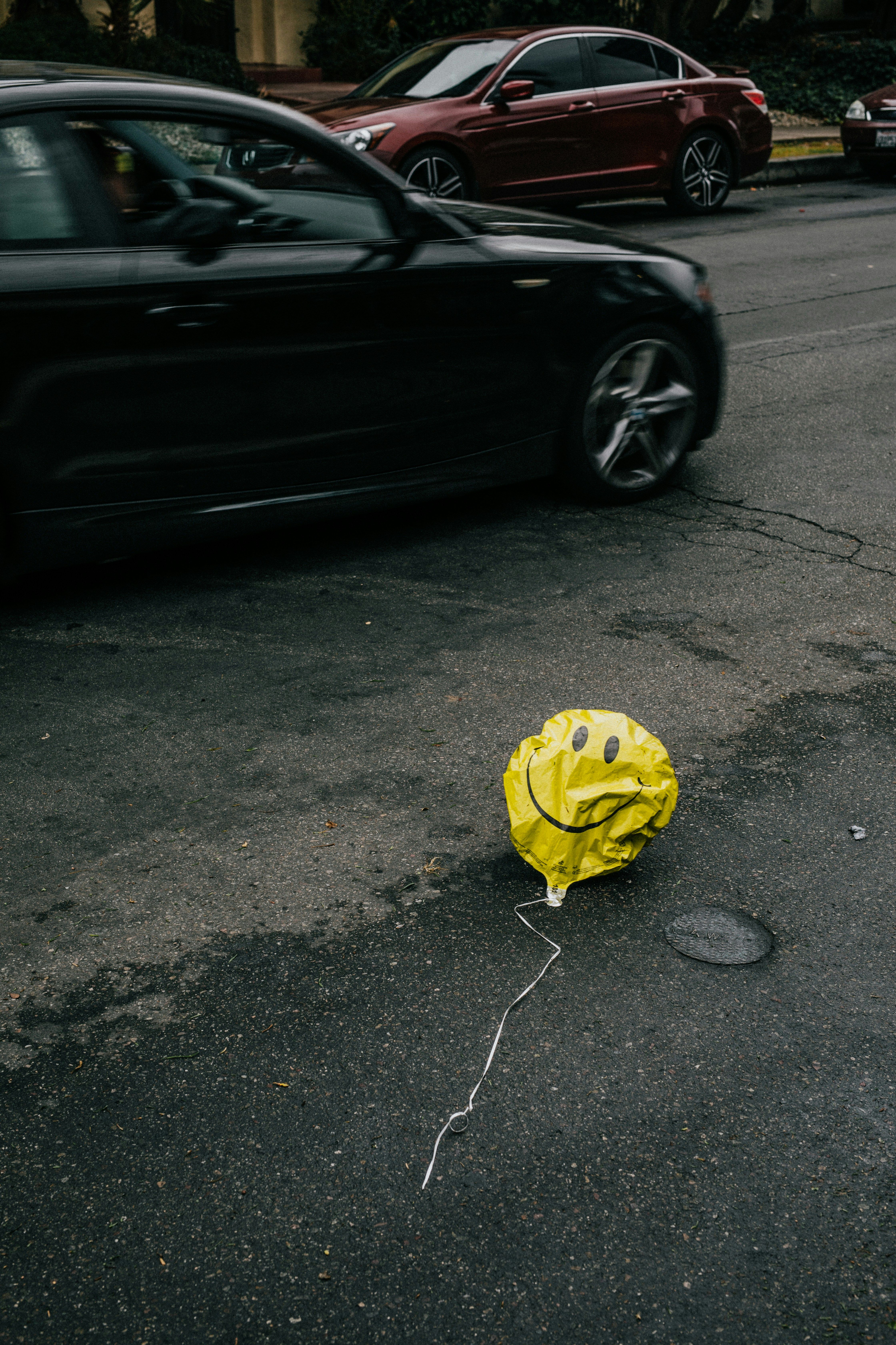 Ballon with smilly face flying away